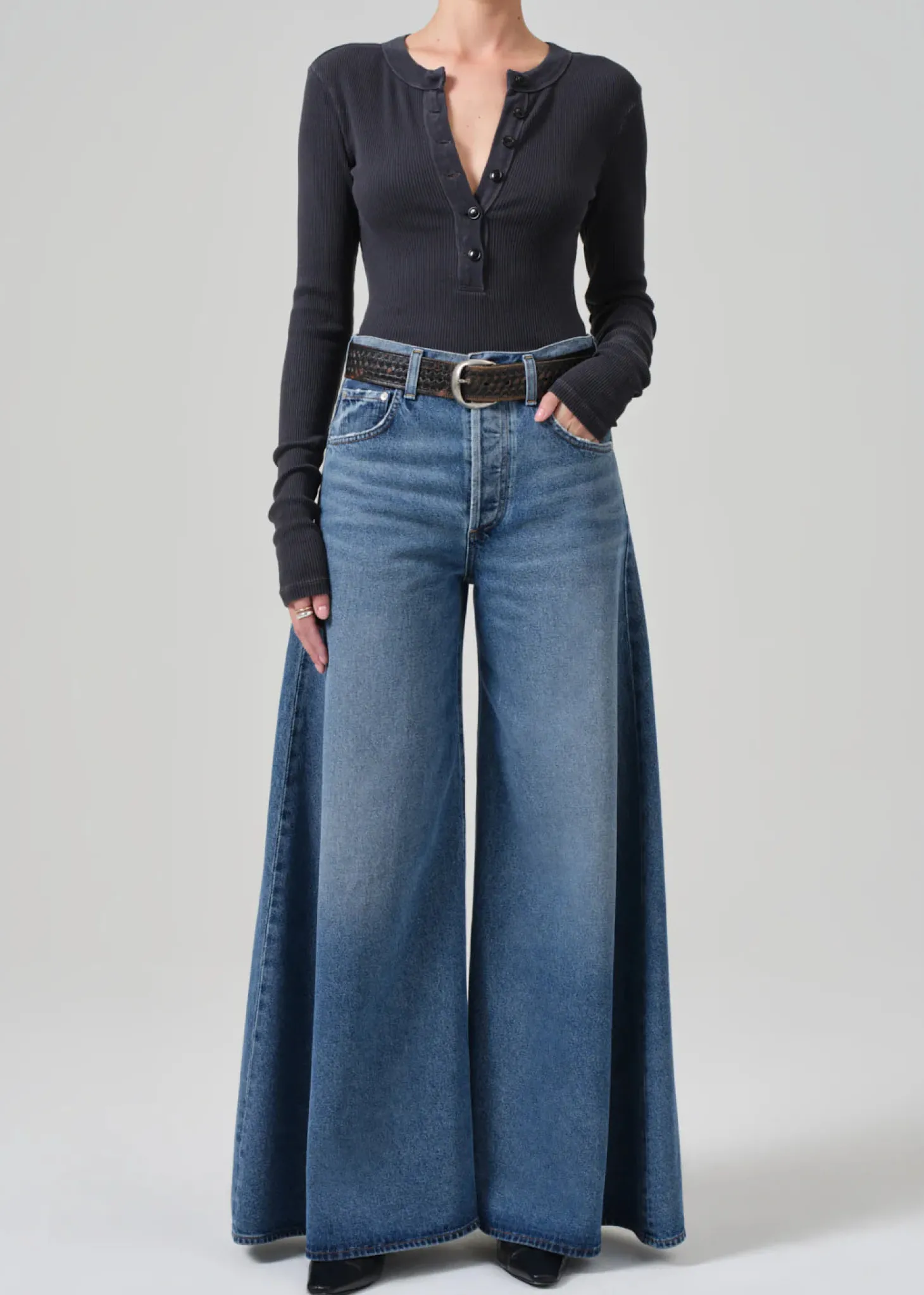 Varra Henley ~ Charcoal Mineral